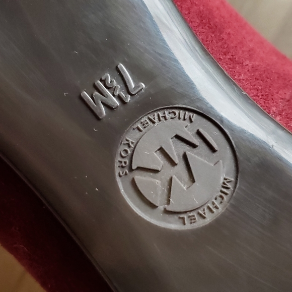 NWOB Michael Kors Wine Suede Pumps - Picture 7 of 8